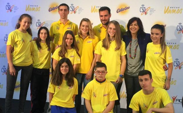 María Martín Granizo junto a los galardonados.