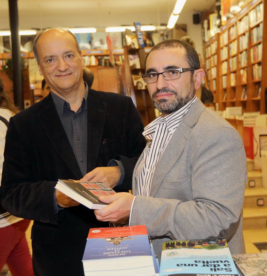 07.11.13 José Manuel de la Huerga, acompañado por Gustavo Martin Garzo, en la librería Oletvm donde presento su libro 'Solitarios'.