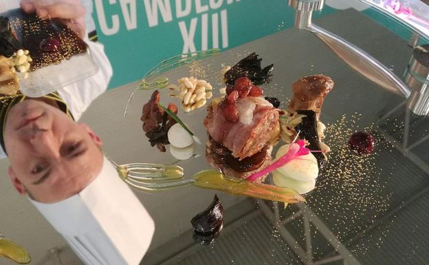 Rubén Solla, durante la preparación de uno de sus platos.
