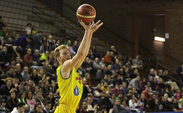 Acción de juego de un partido de Basket León.