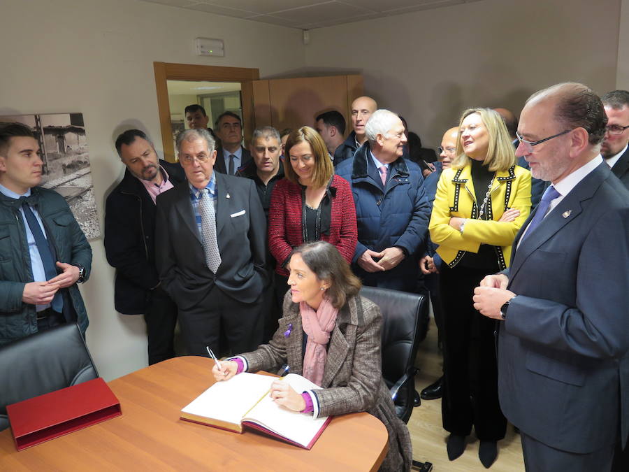 Fotos: Así fue la firma del acuerdo por la reindustrialización de Villadangos