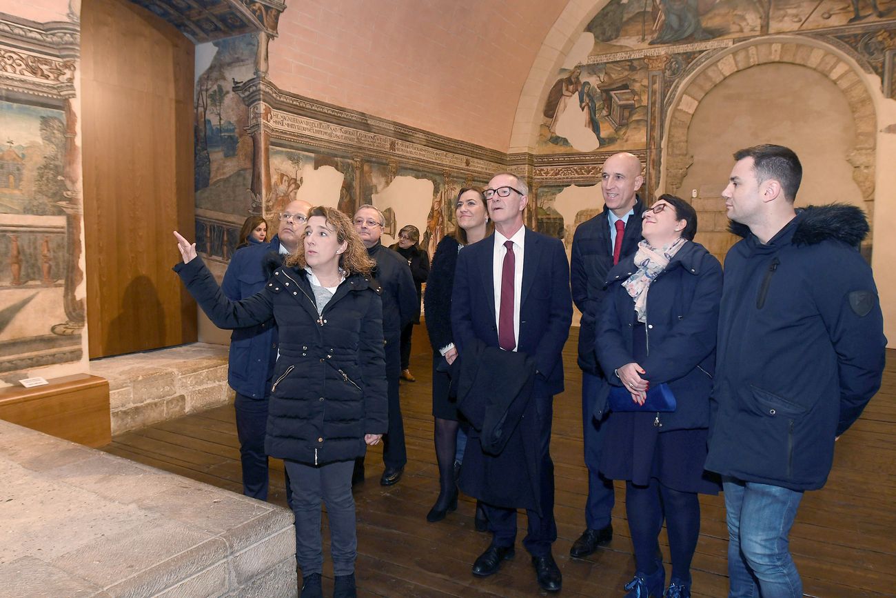 El ministro de Cultura y Deporte, José Guirao, ha visitado este martes en León las obras que se están llevando a cabo en la basílica de San Isidoro