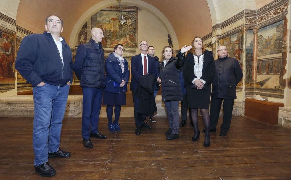 José Guirao, en el centro, durante su visita a San Isidoro.