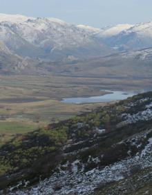 Imagen secundaria 2 - La belleza recorre Huergas y Llombera; Geras y el pantano de Casares, citas obligadas.