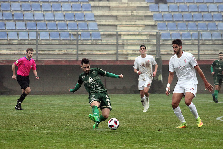 Fotos: Las imágenes del derbi entre Júpiter y Atlético Astorga