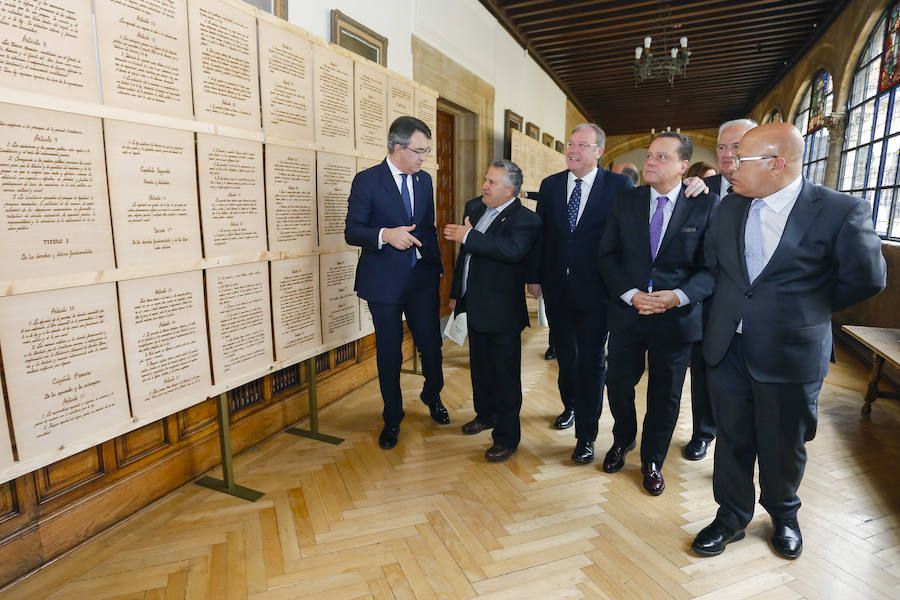 Fotos: Acto institucional del 40 aniversario de la Constitución en León con Mario Amilivia como ponente