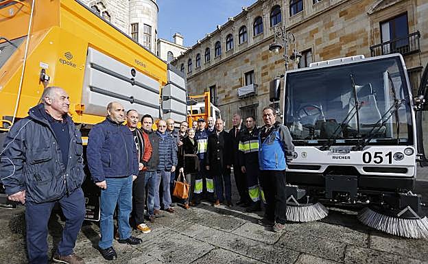 Galería. Presentación de la nueva maquinaría para el servicio de limpieza municipal. 