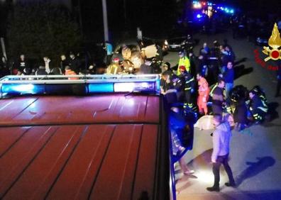 Imagen secundaria 1 - Imágenes de los servicios de emergencia. 