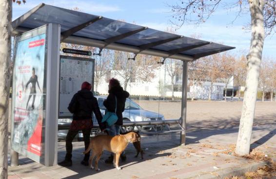 Parada en el barrio de La Victoria donde se detuvo el conductor para comprobar el fuerte olor. 