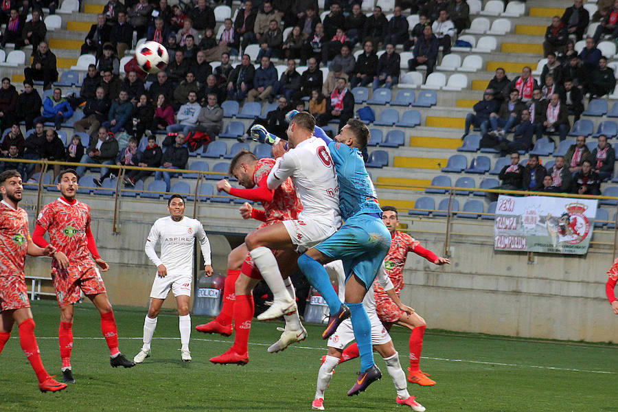 Fotos: Las imágenes del partido entre la Cultural y el Guijuelo