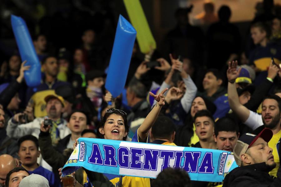 Fotos: Las aficiones de River y Boca llenan de color el Santiago Bernabéu