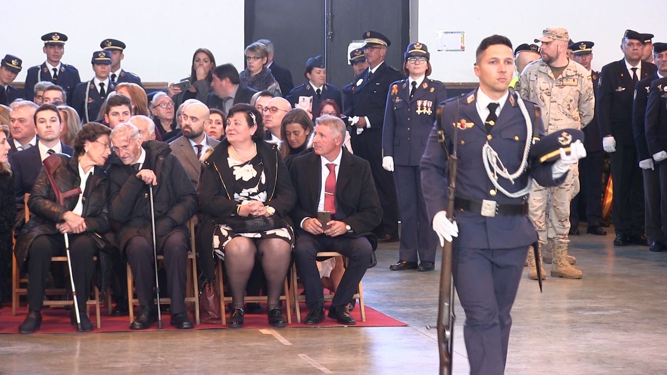 262 caballeros y damas alumnos de la XXIX Promoción de la Academia Básica del Aire de León y XXVII de Titulación Previa (TP) realizan su juramento de fidelidad a la bandera 