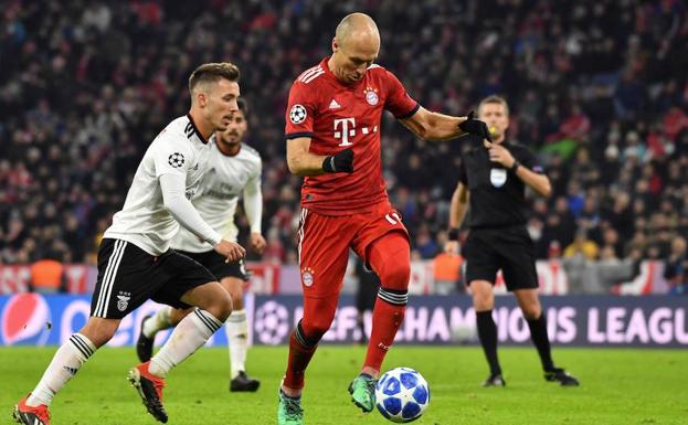 Robben,durante un partido ante el Benfica en la Liga de Campeones. 