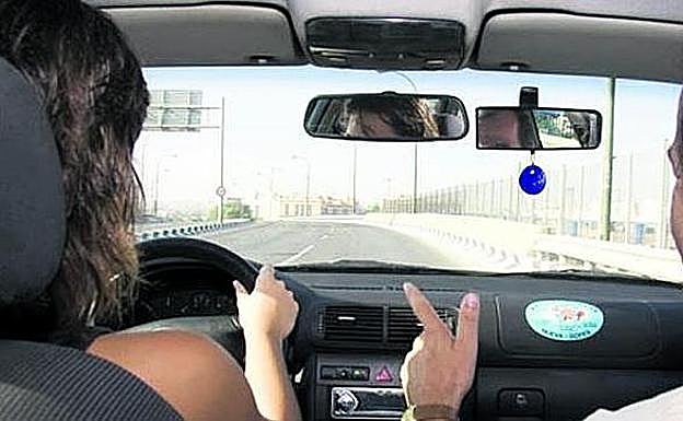 El fin de la huelga de los examinadores da un respiro a las autoescuelas leonesas pero deja 'colgados' a 80 alumnos