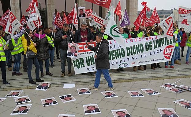 Las empleadas de la limpieza del Hospital 'agradecen' la huelga al ...