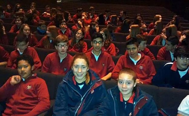 Imagen principal - Teatro en el Colegio Leonés.