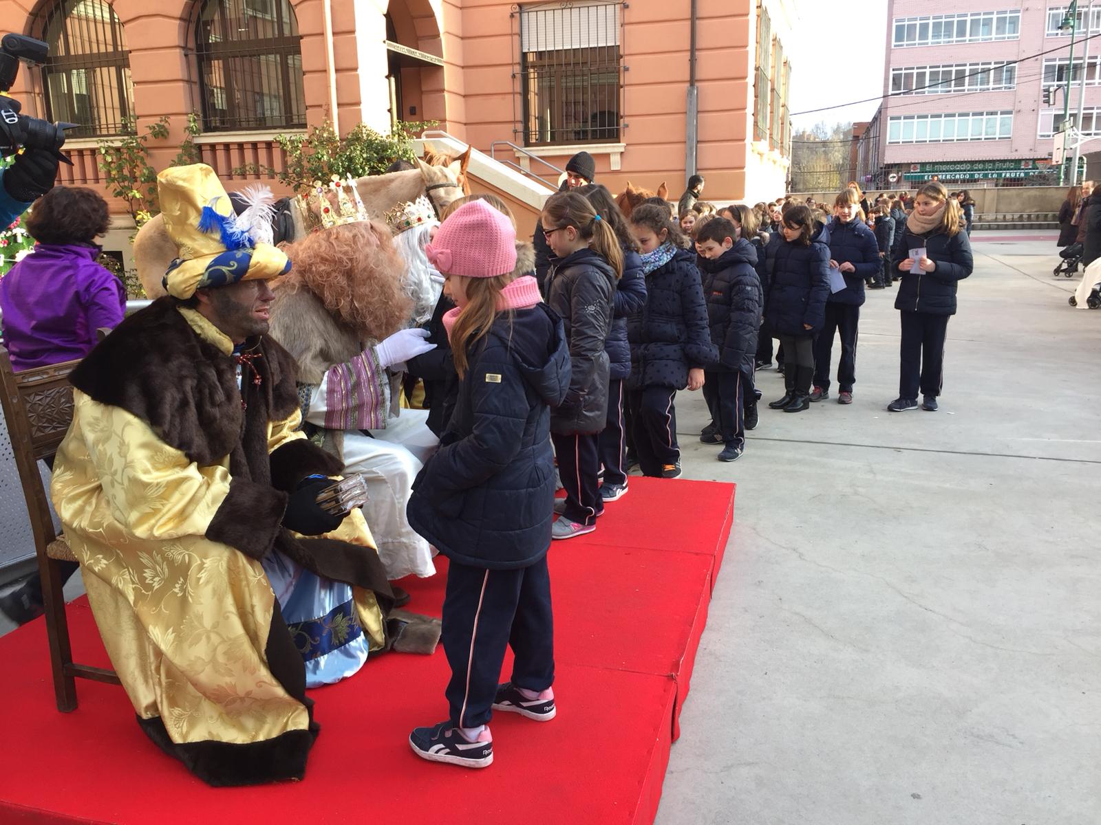 Fotos: Los Reyes Magos visitan el Divina Pastora