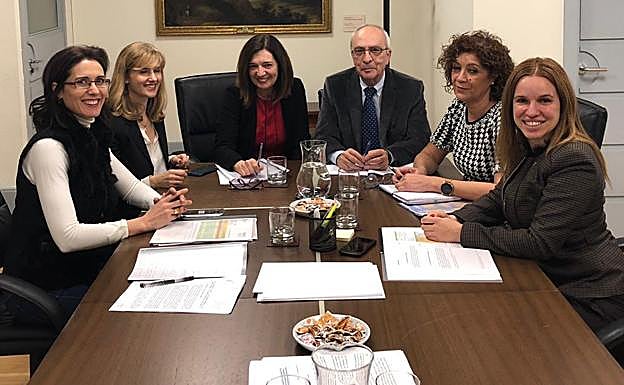 Un instante de la reunión mantenida este martes en Madrid.