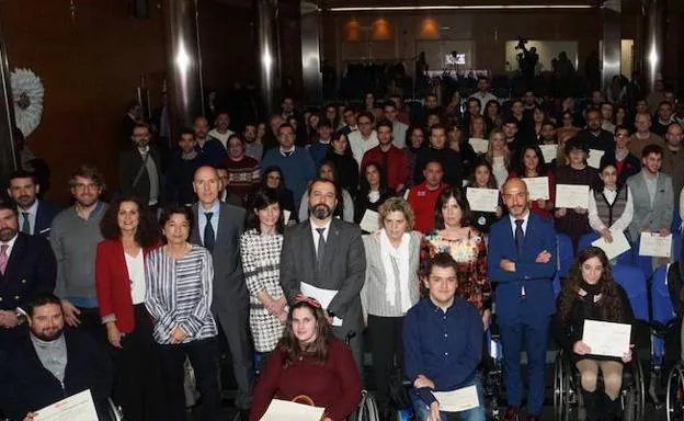 La Fundación Once otorga dos becas a estudiantes con discapacidad de la ULE