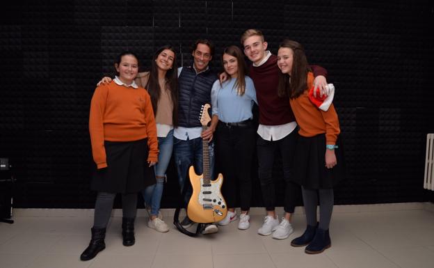 Alumnos del Divina Pastora, con Óscar Quijano.