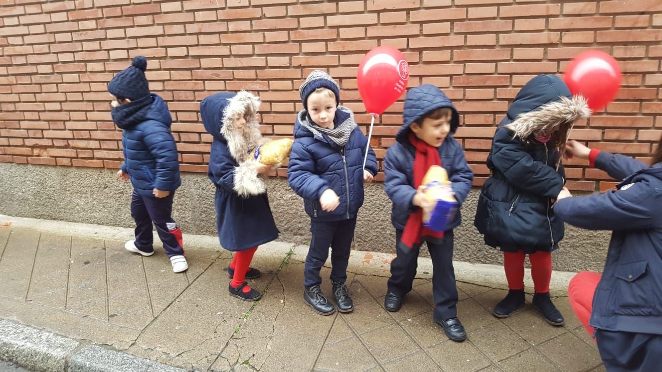 Cadena solidaria del colegio Discípulas de Jesús