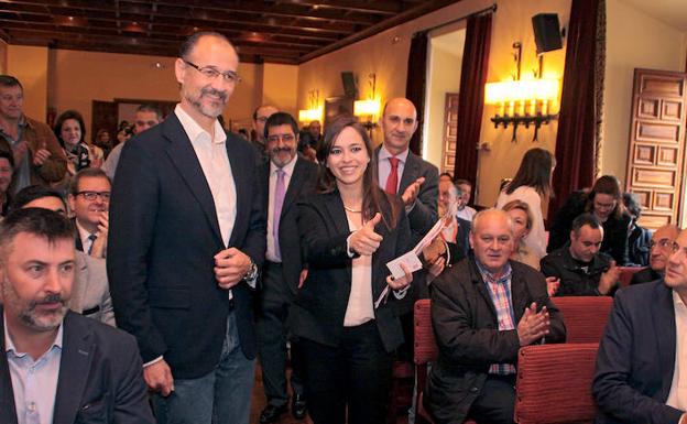 Luis Fuentes, portavoz de Cs en la Junta, y Gemma Villarroel, portavoz de Cs en el Ayuntamiento de León.