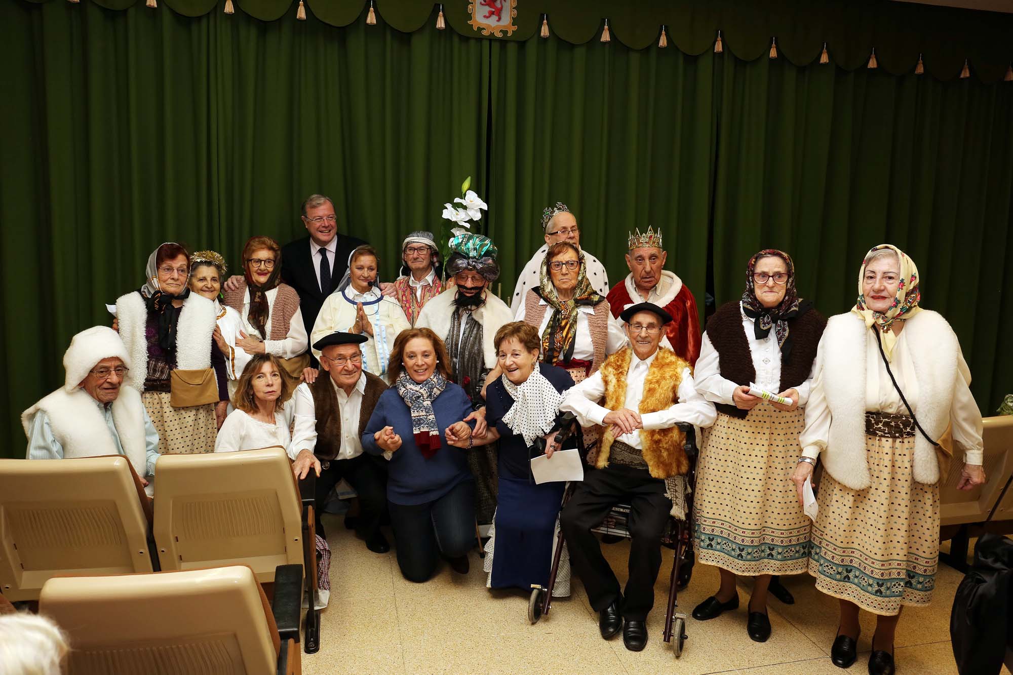 Fotos: Silván visita la Residencia de Mayores &#039;Virgen del Camino&#039;