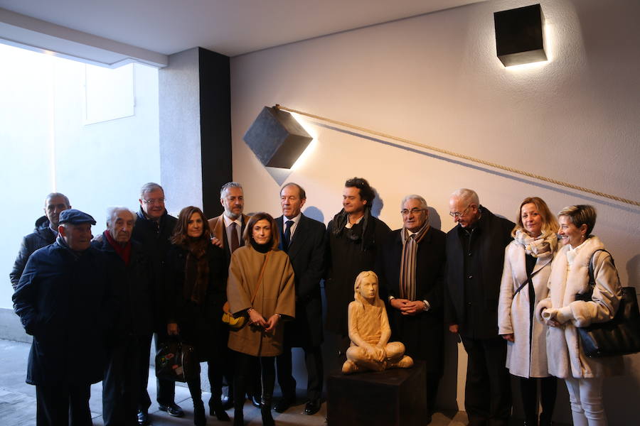 'El Recolector de Estrellas' de Amancio González homenajea a Paz Fernández Peña en el pasaje leonés que lleva su nombre