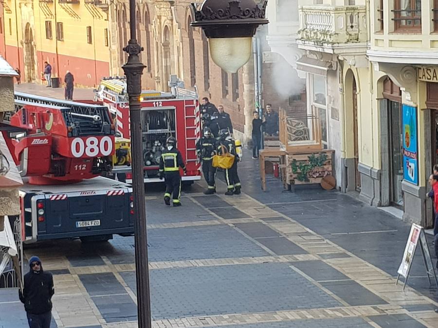 Fotos: Incendio en un bar del centro de León
