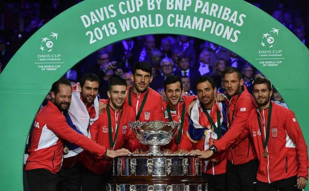 Los tenistas croatas celebran su victoria ante Francia en la final de la Copa Davis. 