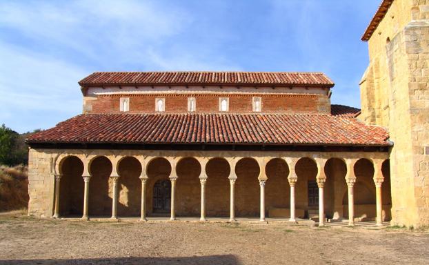 Monasterio de San Miguel de Escalada, en la provincia de León.