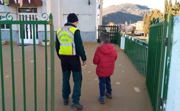 El menor fue rescatado por la Guardia Civil.