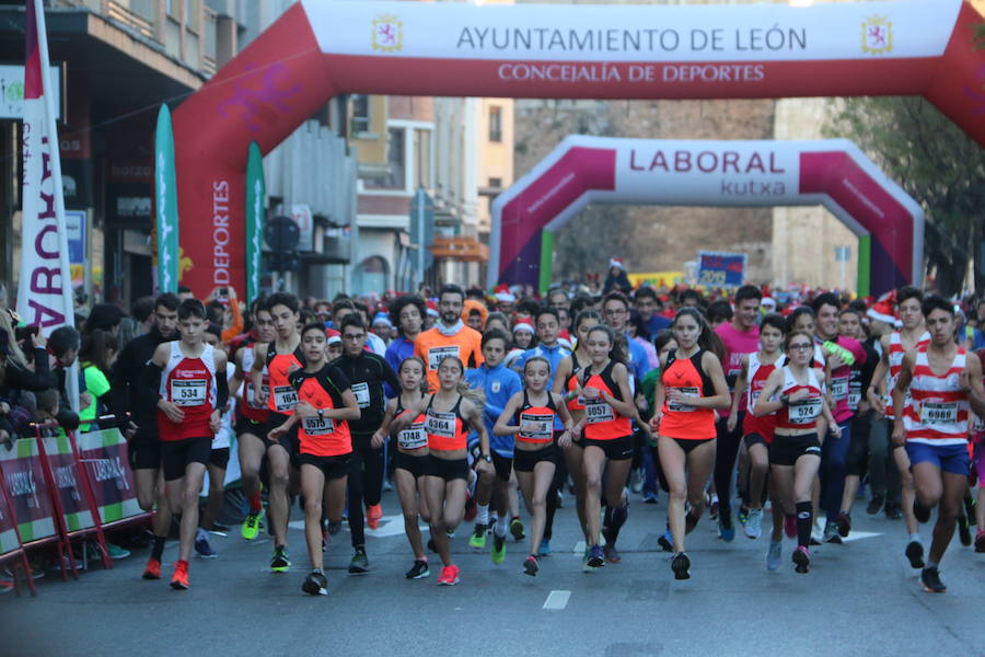 Fotos: La San Silvestre popular vuelve a llenar León de diversión