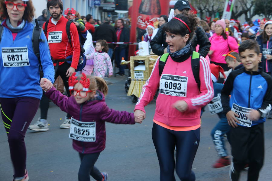 Fotos: La San Silvestre popular vuelve a llenar León de diversión