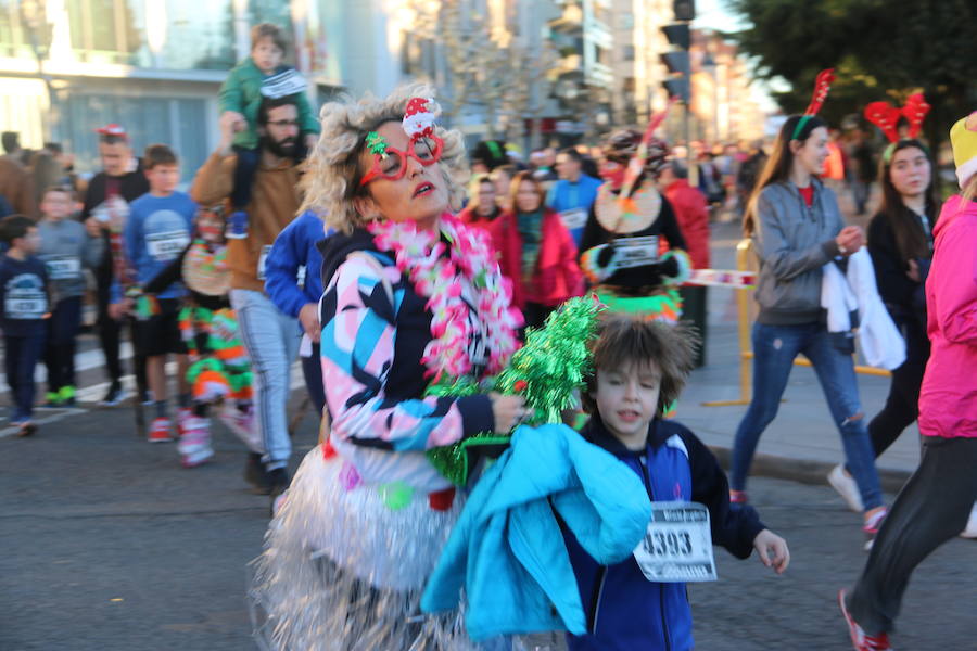 Fotos: La San Silvestre popular vuelve a llenar León de diversión