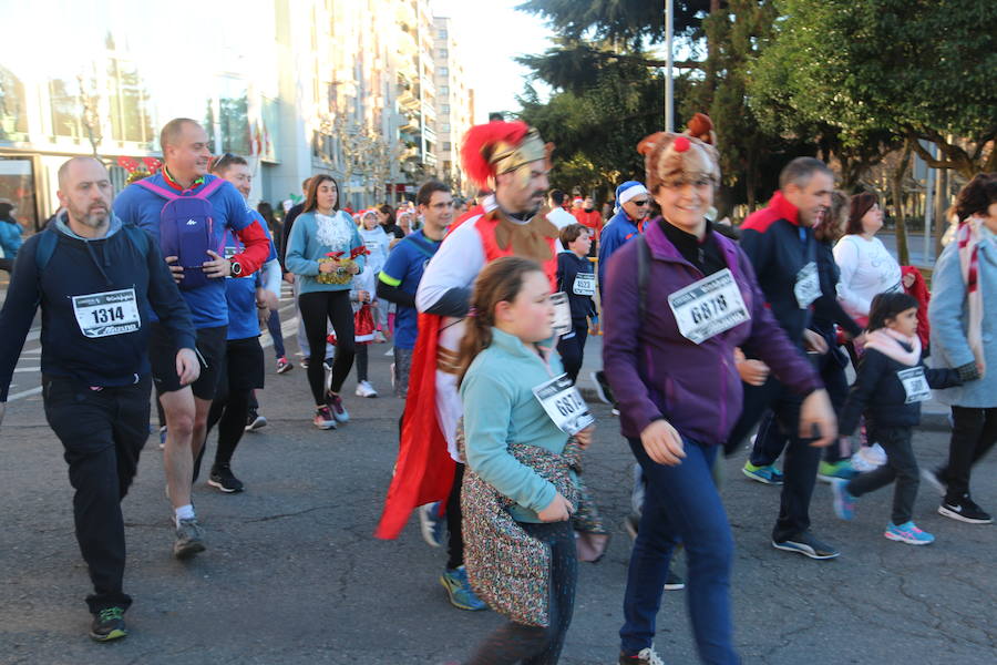 Fotos: La San Silvestre popular vuelve a llenar León de diversión