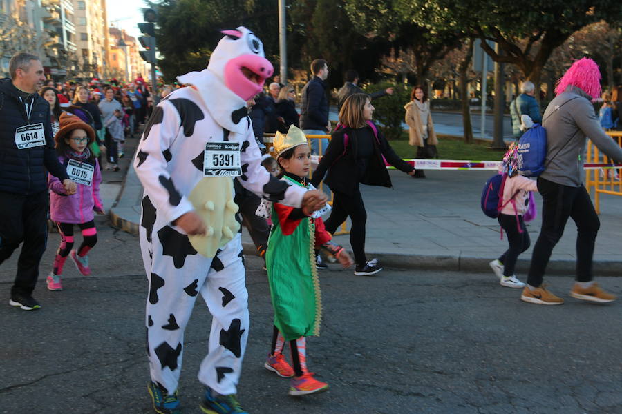 Fotos: La San Silvestre popular vuelve a llenar León de diversión