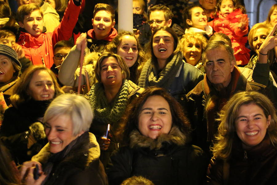 Miles de personas acuden al recorrido de la Cabalgata de los Reyes Magos por las calles de León capital