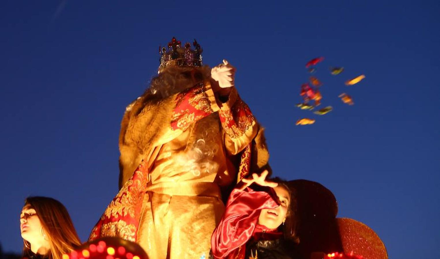 Fotos: El Mago Chalupa pone la magia junto a los Reyes Magos en Ponferrada