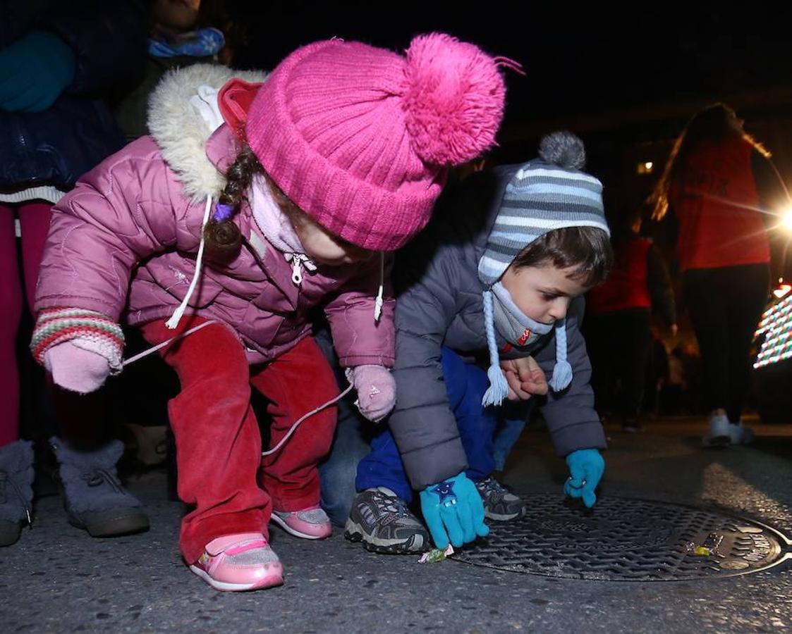 Fotos: El Mago Chalupa pone la magia junto a los Reyes Magos en Ponferrada