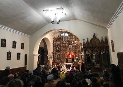 Imagen secundaria 1 - Los Reyes Magos reparten ilusión en Murias de Paredes