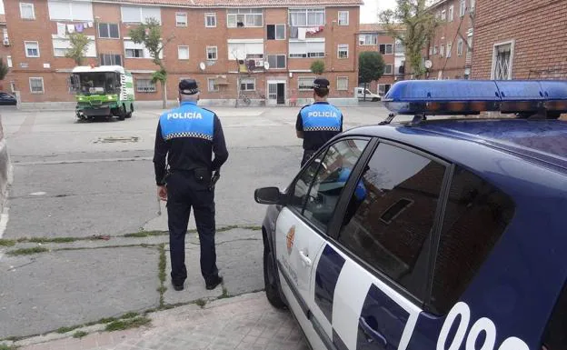 Policías de Valladolid denuncian que fueron rodeados por 200 vecinos de Las Viudas al acudir a investigar unos disparos 