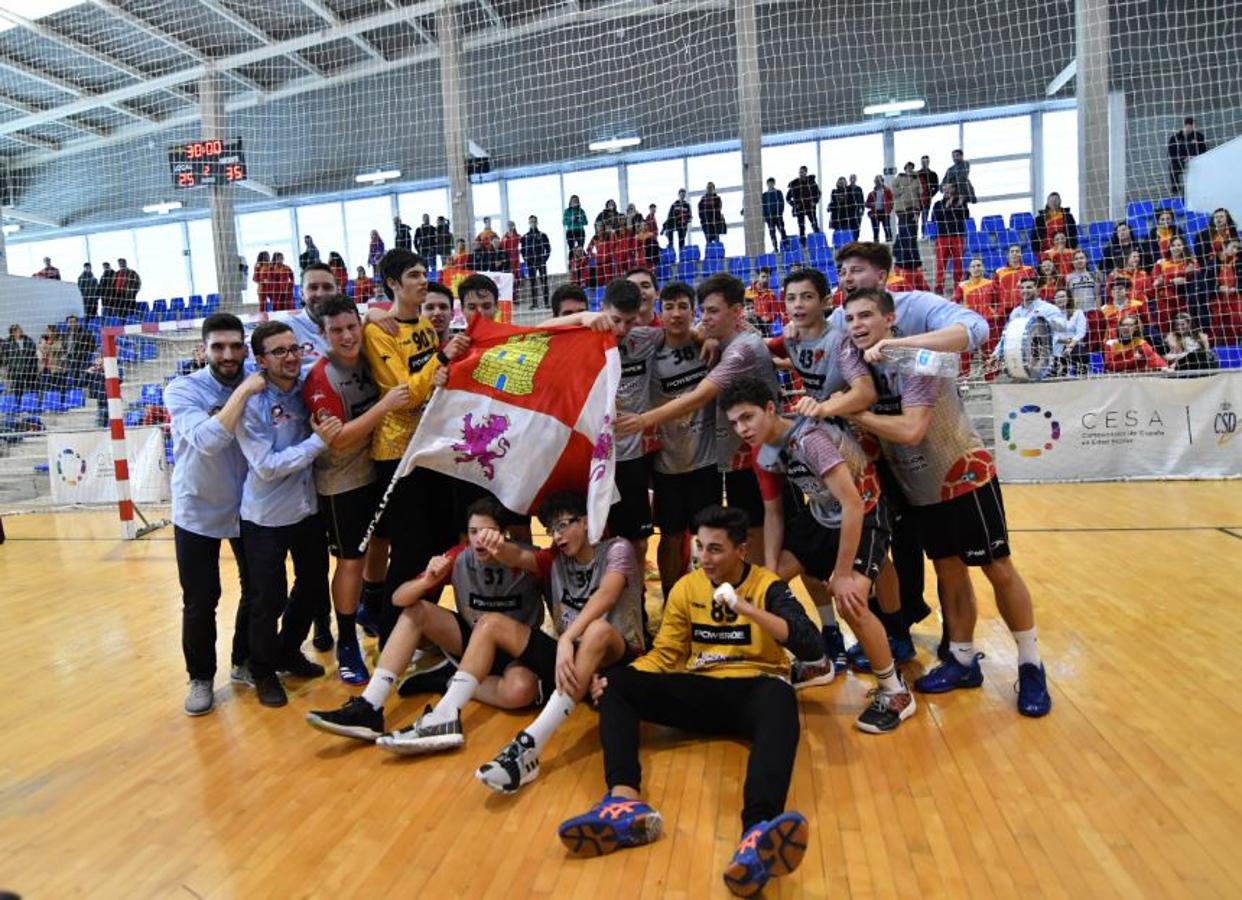 Fotos: Victoria final de la selección cadete de balonmano