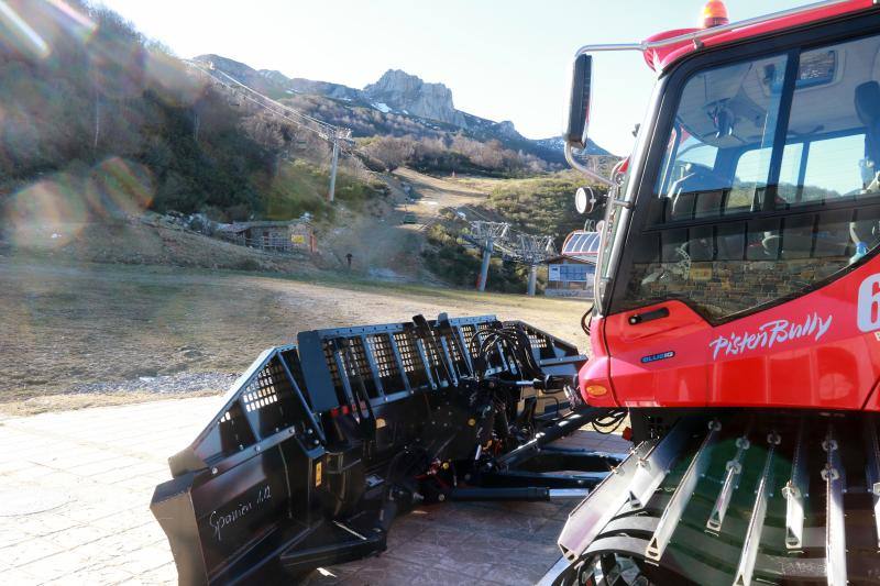 Las dos estaciones asturianas continúan cerradas después del amago de apertura adelantada en noviembre