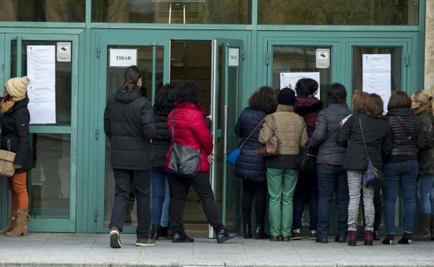 Aspirantes, antes de entrar al segundo examen, el primer domingo de diciembre.