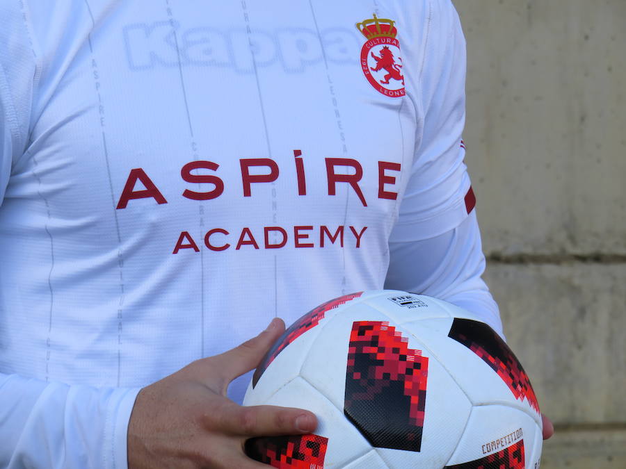 Fotos: Presentación de Dioni Villalba en el Reino de León