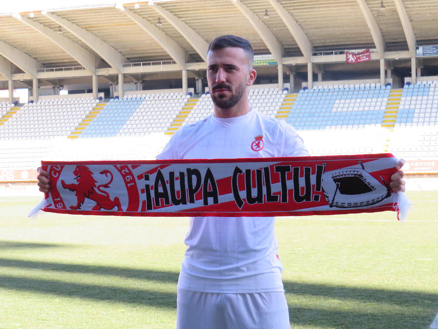 Fotos: Presentación de Dioni Villalba en el Reino de León