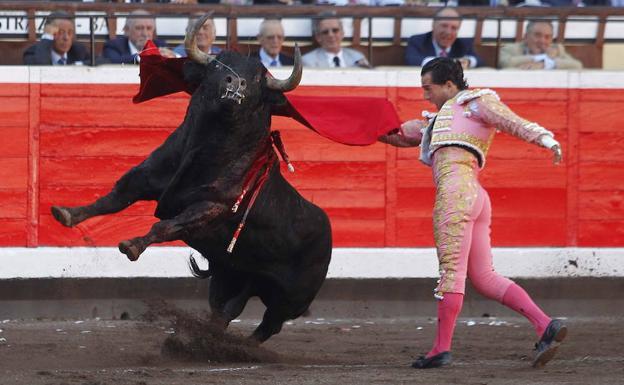 Fernández Mañueco defiende la tauromaquia que genera «oportunidades y empleo» para el mundo rural