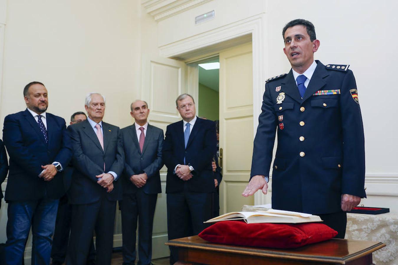 Fotos: El comisario jefe provincial de la Policía Nacional de León toma posesión de su cargo