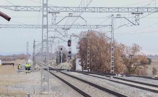 Imagen de las vías de tren que llegan a la localidad de Villadangos.